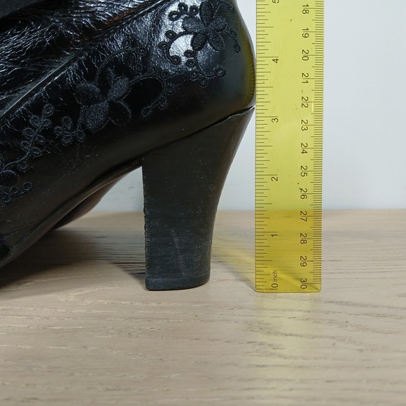 Kenzie Boots Womens 9.5 Black Leather Embroidered Lace Detail Block Heel - Picture 2 of 11